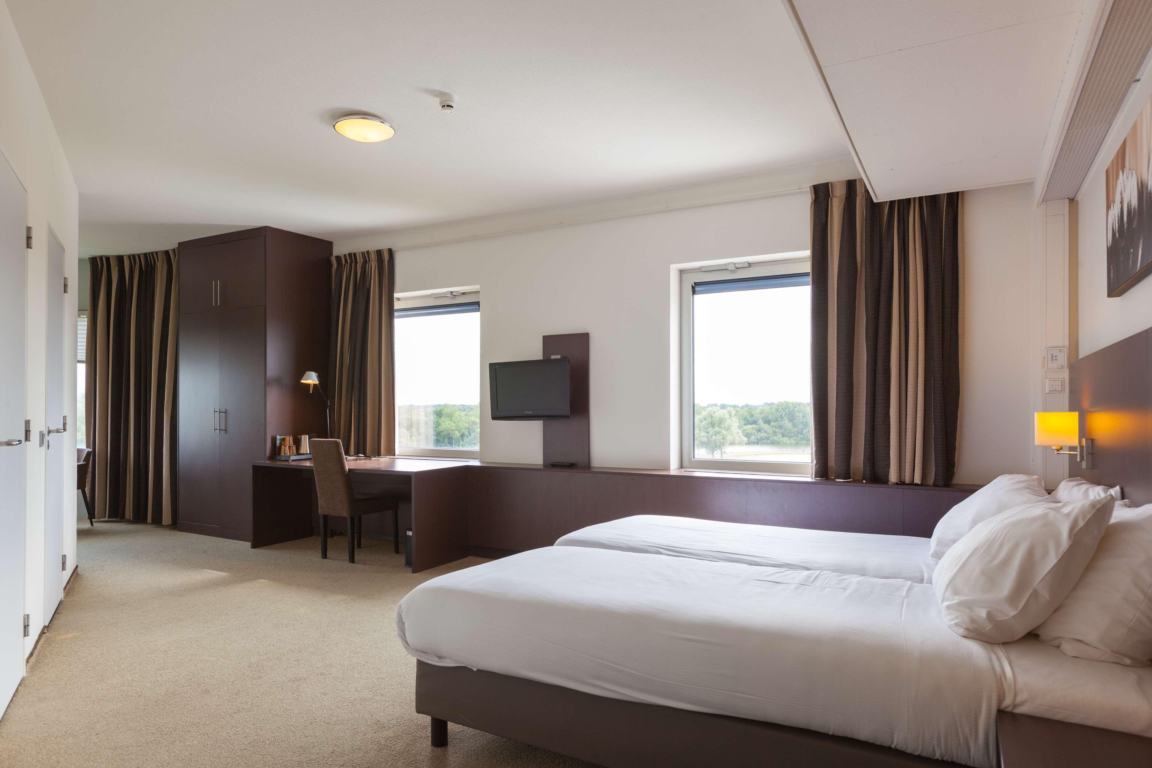 Best Western Plus Flatonia Inn Esterno foto